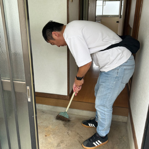 敷地内のゴミ拾い・簡易清掃